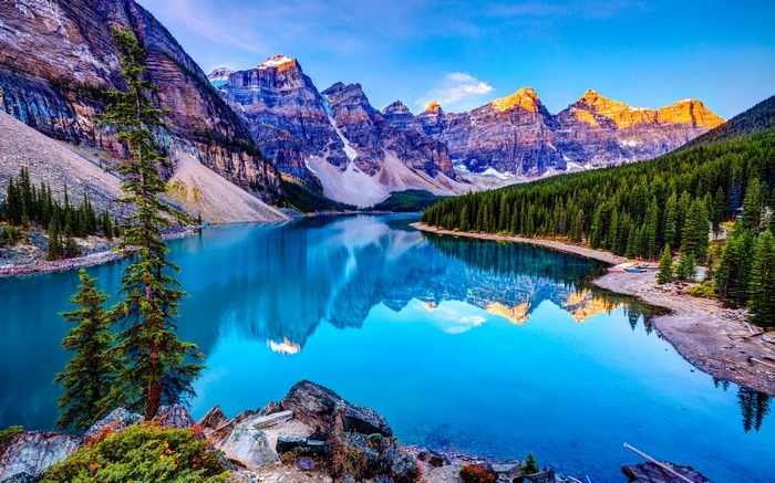 Moraine Lake and Mountains in Banff National Park
