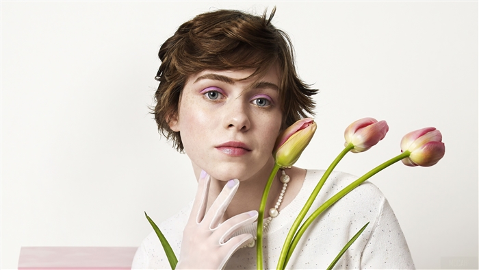 Sophia Lillis with Tulips Photoshoot 4K