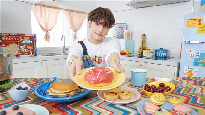 Huening Kai from TXT in Colorful Kitchen 4K