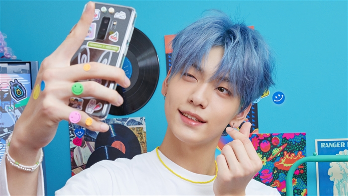 Soobin from TXT Taking a Selfie with Blue Hair 4K