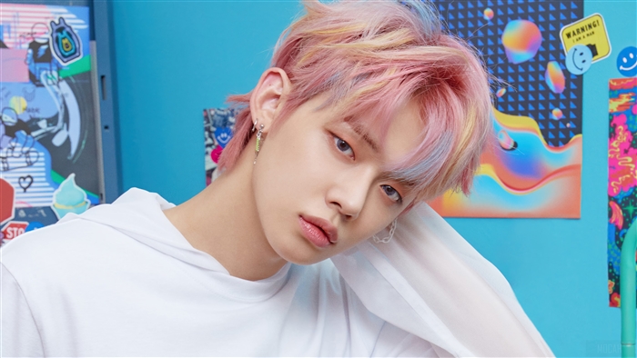 Yeonjun of TXT with Pastel Pink Hair 4K