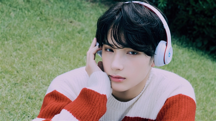 Huening Kai in White and Red Sweater with Headphones 4K