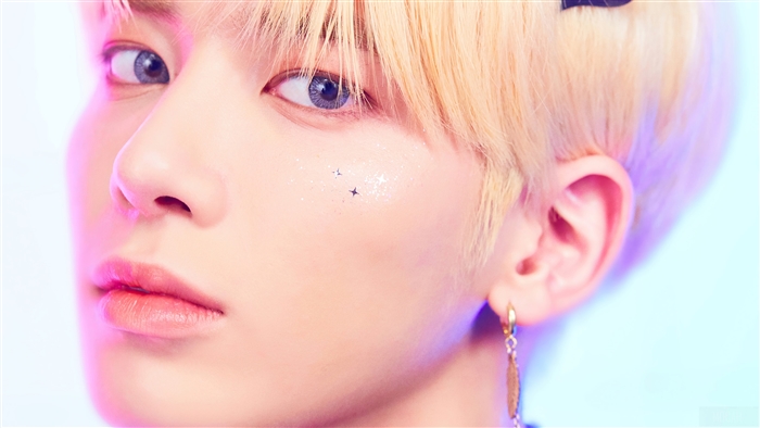 Taehyun from TXT, Blue Hour 4K