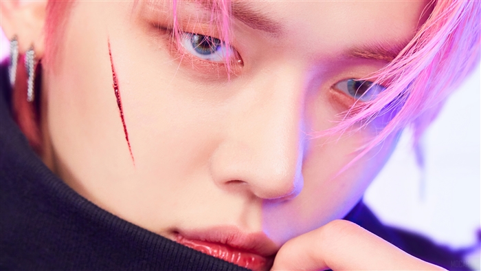 Yeonjun from Tomorrow X Together Blue Hour 4K