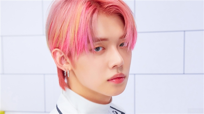 Yeonjun from Tomorrow X Together with Pink Hair 4k