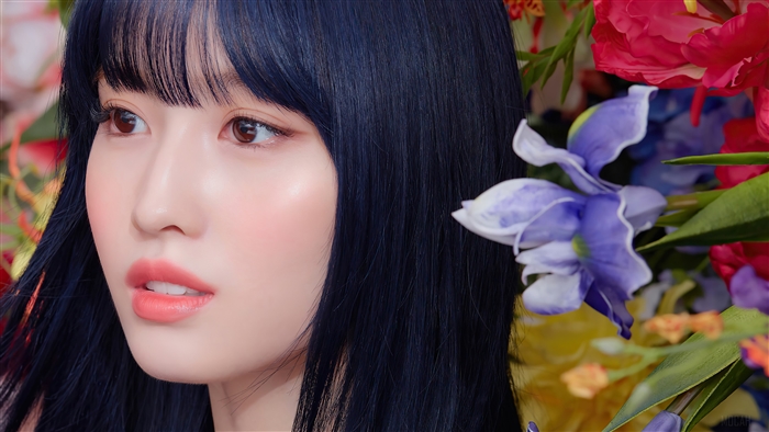 TWICE Momo Close-up with Vibrant Flowers 4K