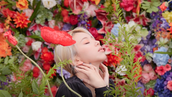 Chaeyoung of TWICE Surrounded by Vibrant Flowers 4K