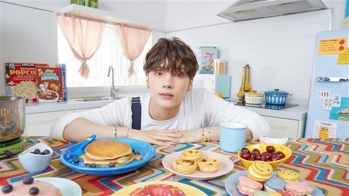 Huening Kai from TXT with breakfast