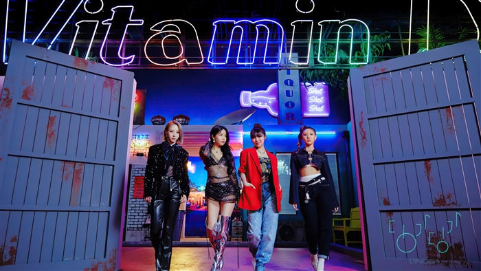 MAMAMOO members walk through open gates in Dingga music video