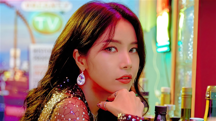 Solar from MAMAMOO in Vibrant Neon Light 4K