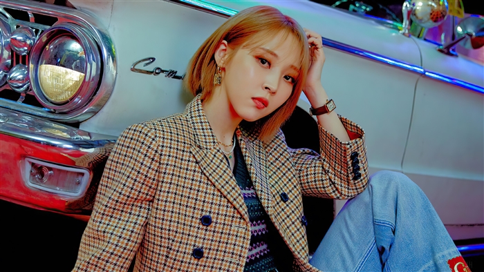 Moonbyul of MAMAMOO in Retro Car Setting 4k