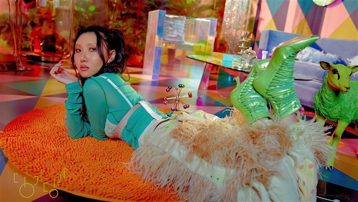 Hwasa from MAMAMOO in Dingga music video 4K