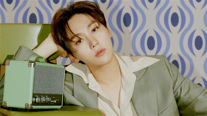 Seungkwan from Seventeen with a vintage speaker
