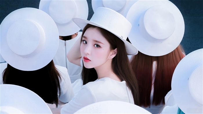 Heejin from Loona wearing a white hat