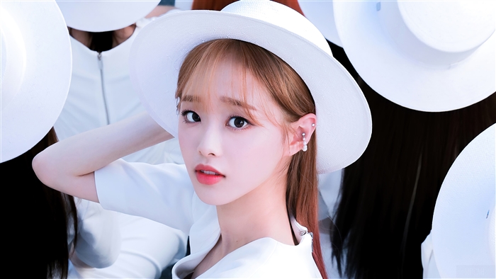 Chuu from Loona wearing a white hat