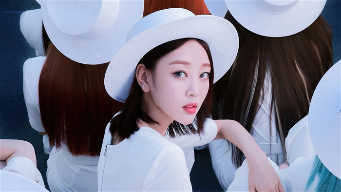 Yves from Loona wearing a white hat