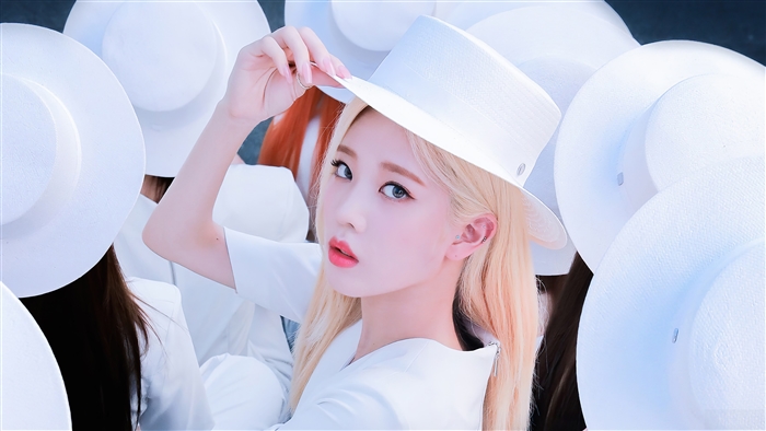 Kim Lip from Loona wearing a white hat 4K