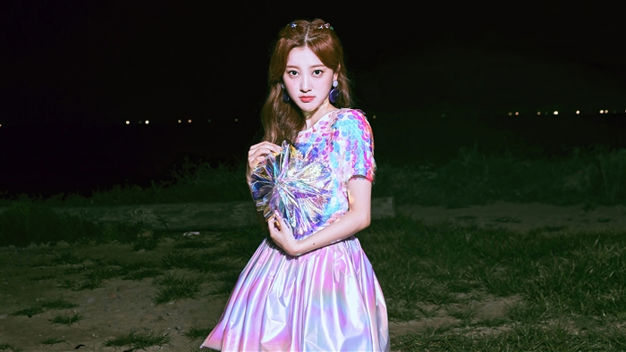 Choerry from Loona holding a sparkly object
