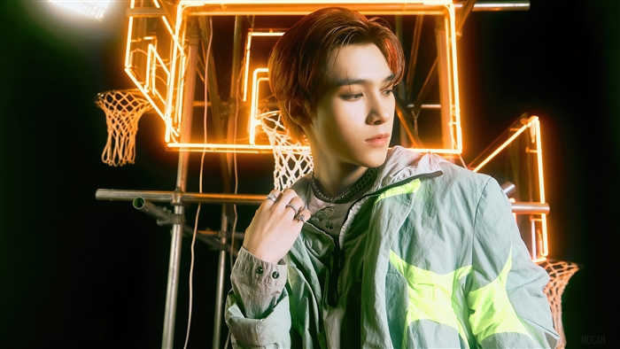 Hendery from NCT U in Misfit Resonance Pt. 1 Album 4K