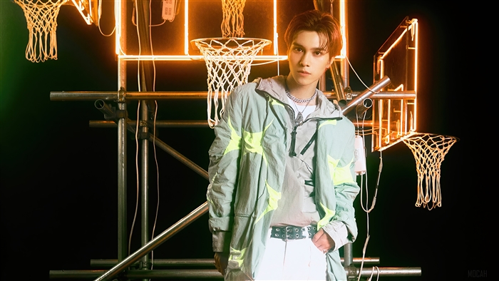 Hendery from NCT U in Misfit Resonance Pt. 1 Album 4K