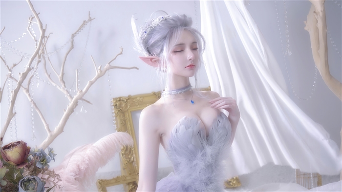 GhostBlade Fantasy Cosplayer in Elegant Feather Dress 4K