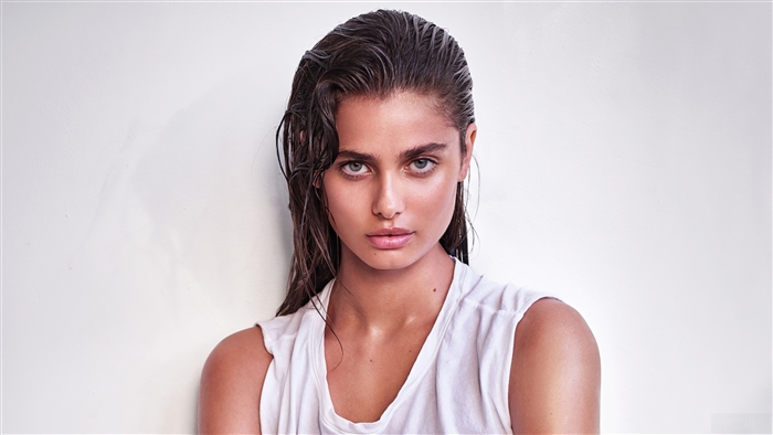 Taylor Hill in Photoshoot 4K