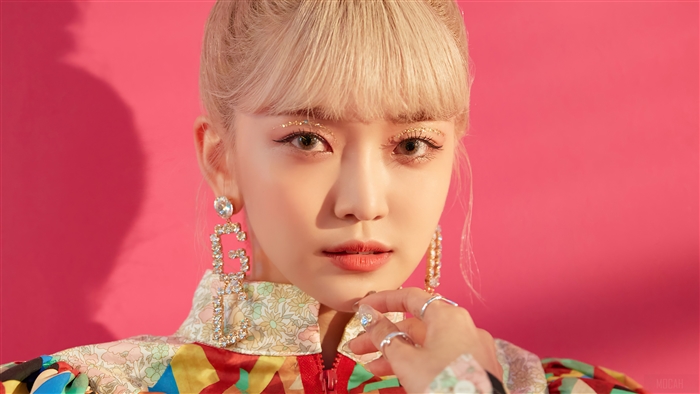 Jo Serim from EVERGLOW in La Di Da 4K