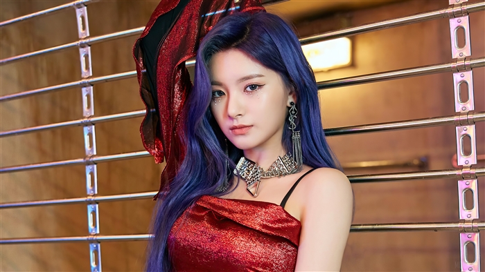 Yiren from EVERGLOW in Red Metallic Dress 4K