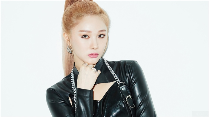 Mia from EVERGLOW 4K