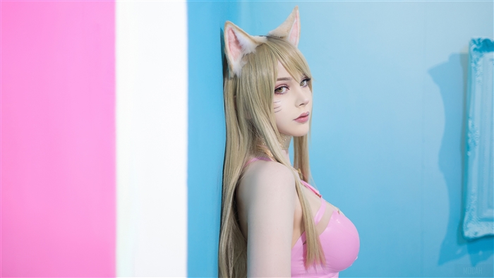 Ahri from League of Legends Cosplay 4K