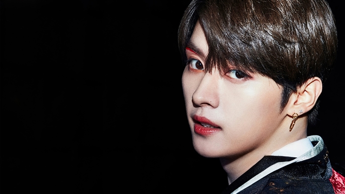 Lee Know from Stray Kids 4K Close-up