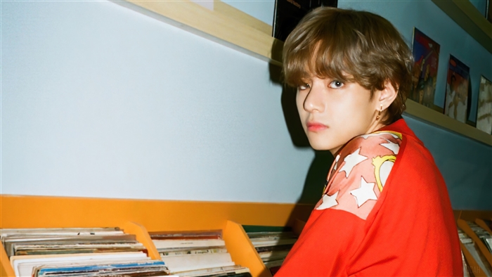 V from BTS Kpop Dynamite 4K