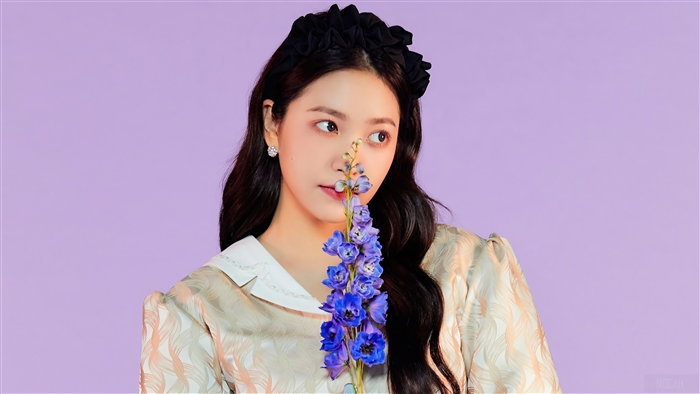 Yeri from Red Velvet holding a purple flower