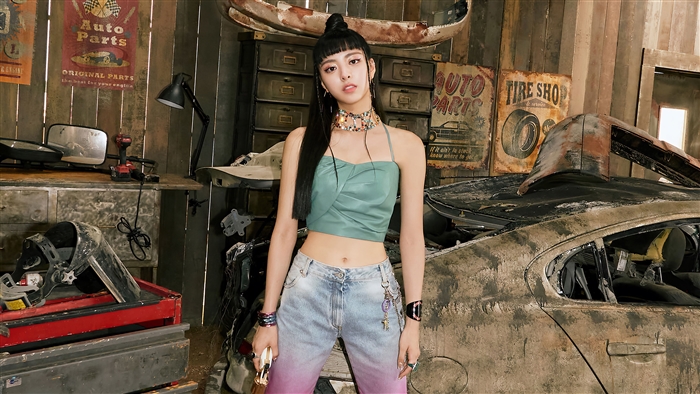ITZY Yuna Stylish 4K Kpop Portrait