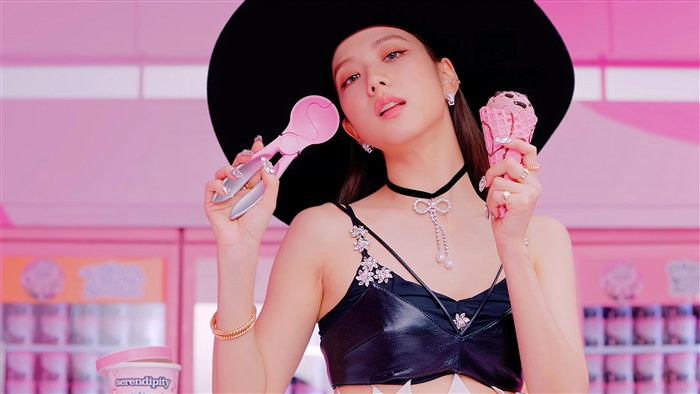 BLACKPINK Jisoo with ice cream and a pink scoop