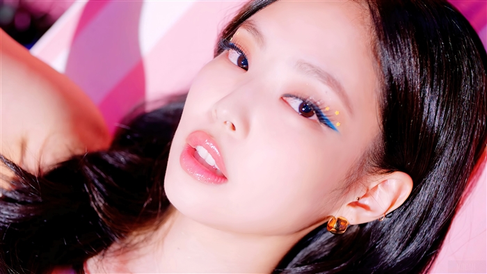 Jennie from BLACKPINK Close-Up with Blue Eyeliner 4K