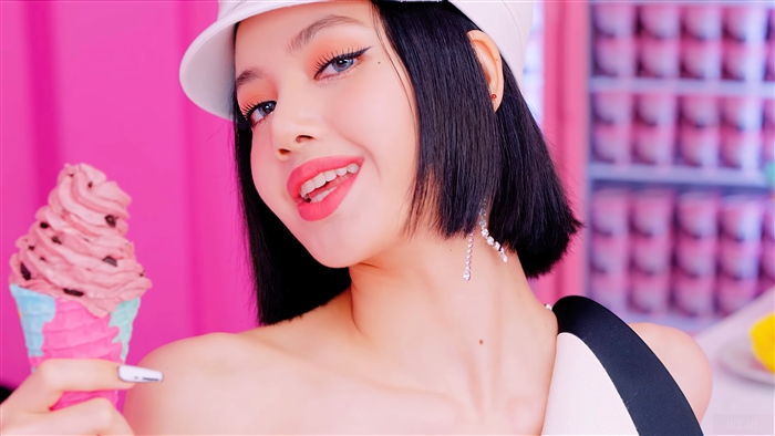 Lisa from BLACKPINK Holding Ice Cream 4K