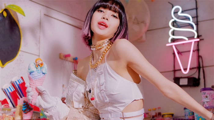 Lisa from BLACKPINK with Ice Cream 4K
