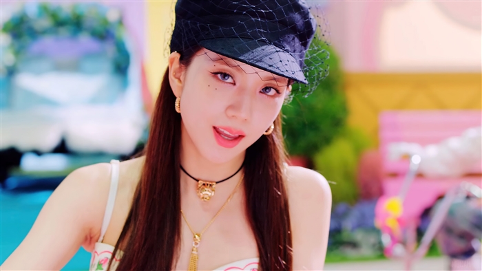 Jisoo from BLACKPINK wearing a black hat and necklace