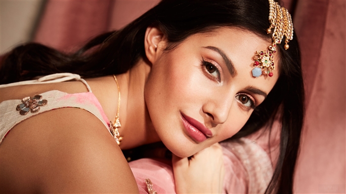 Amyra Dastur wearing traditional Indian jewelry