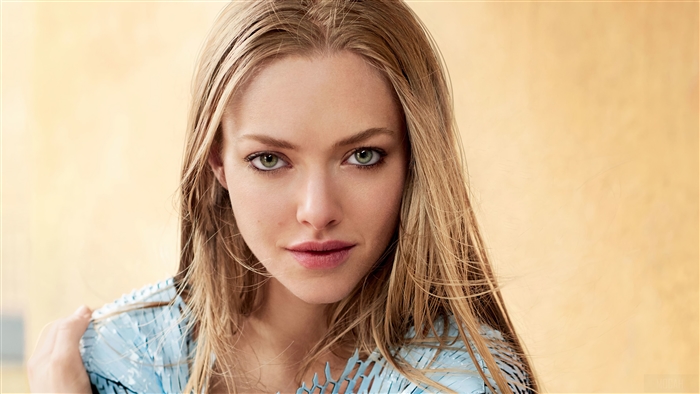 Amanda Seyfried Close-Up Portrait in Blue Dress 4K