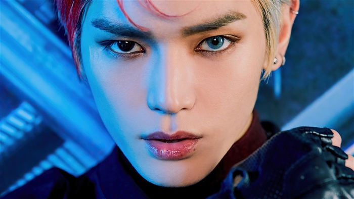 Taeyong Close-up with Blue Lighting 4K