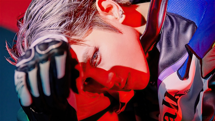 Taeyong SuperM Dramatic Red Lighting 4K