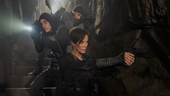 Charlize Theron and others in The Old Guard 4K