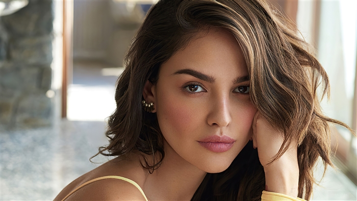 Eiza Gonzalez in a Photoshoot 4K
