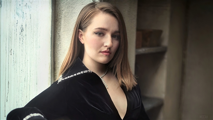 Kaitlyn Dever 4K
