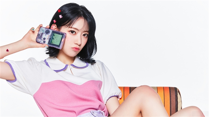 Miyawaki Sakura from IZONE in Pink Outfit 4K
