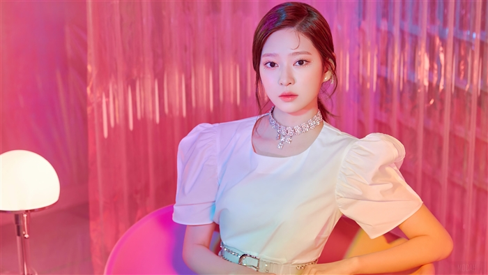 Kim Minjoo from IZONE in Elegant White Outfit 4K