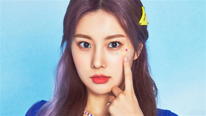 Hyewon from IZONE Oneiric Diary 4K
