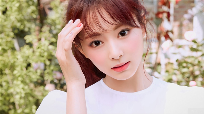 Tzuyu from TWICE in White Outfit 4K